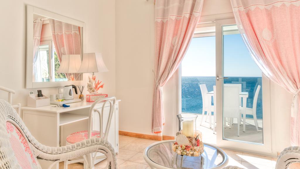 كافالير سور مير Hotel La Calanque المظهر الخارجي الصورة